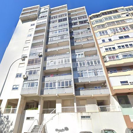 Wonderful Shared Apartment In Alfornelos - Near Metro! Lisboa Eksteriør billede