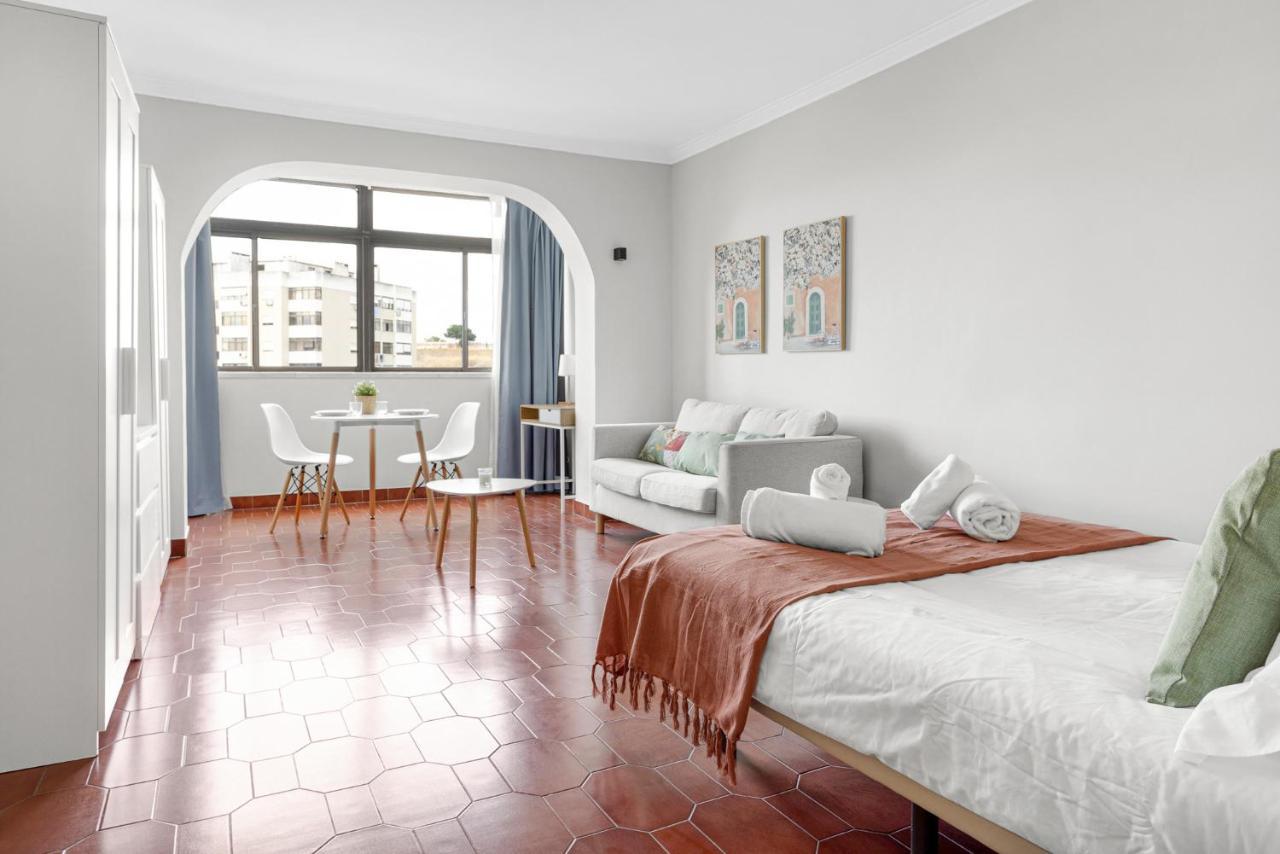 Wonderful Shared Apartment In Alfornelos - Near Metro! Lisboa Eksteriør billede