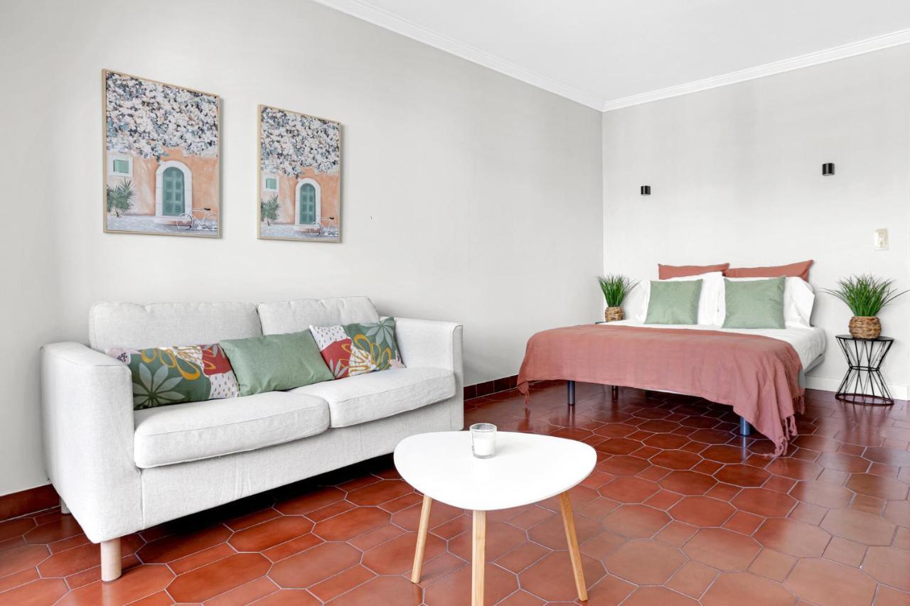 Wonderful Shared Apartment In Alfornelos - Near Metro! Lisboa Eksteriør billede