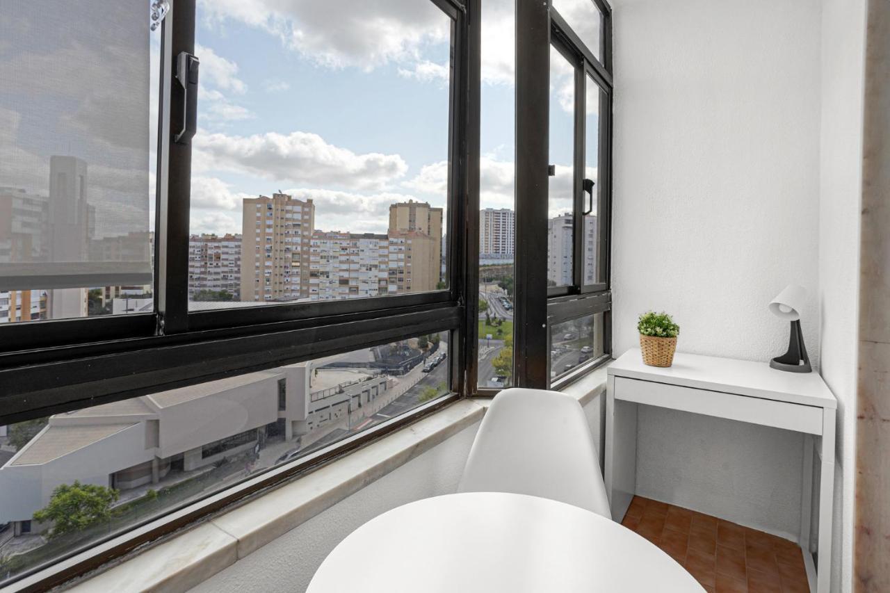 Wonderful Shared Apartment In Alfornelos - Near Metro! Lisboa Eksteriør billede