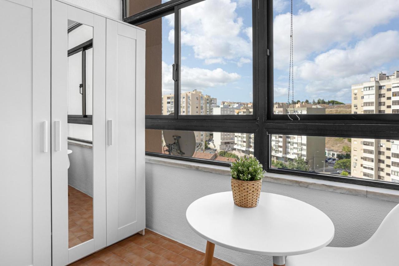 Wonderful Shared Apartment In Alfornelos - Near Metro! Lisboa Eksteriør billede