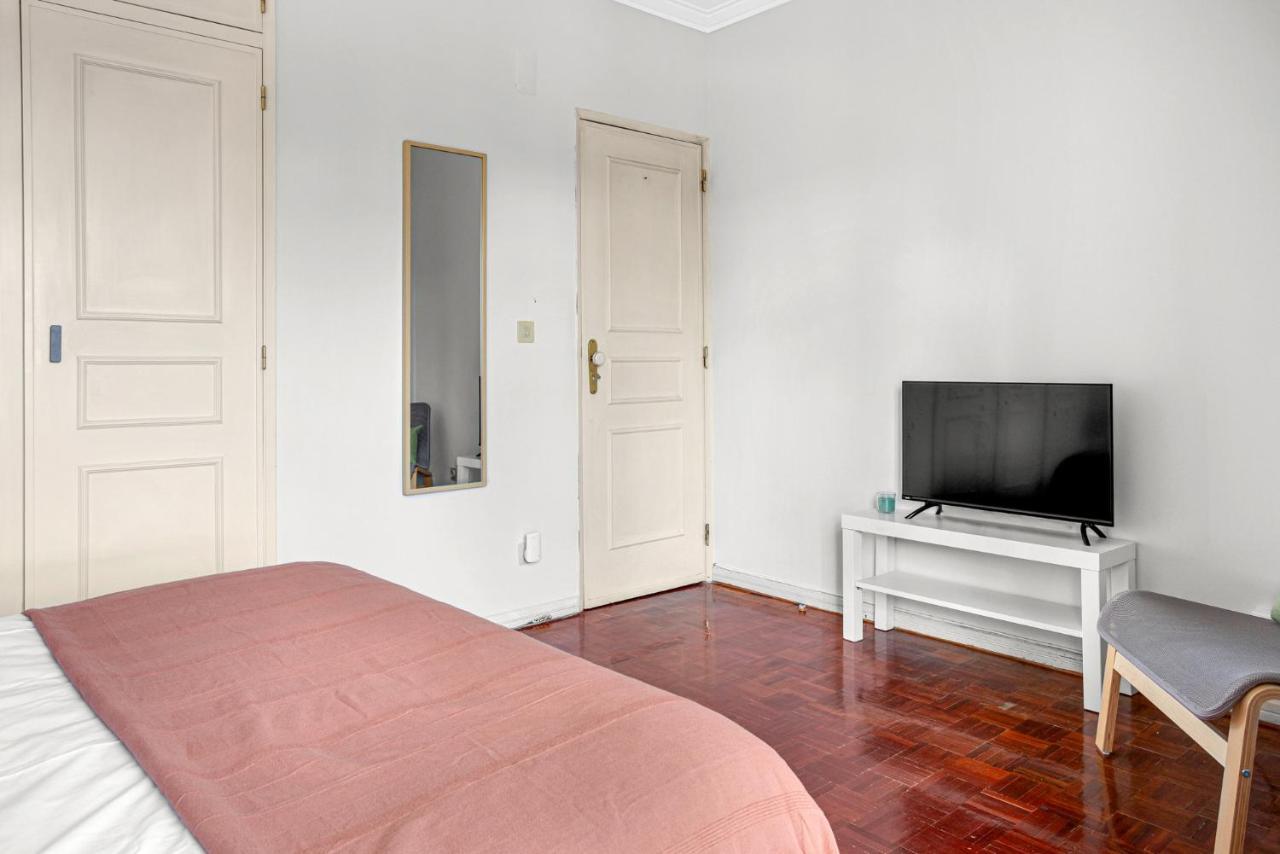 Wonderful Shared Apartment In Alfornelos - Near Metro! Lisboa Eksteriør billede